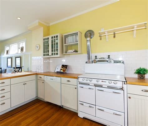 Benjamin Moore Yellow Kitchen